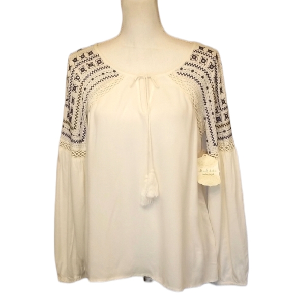 Altar'd State Tops - Altar'd State cream blue Sz: S flowy blouse flare sleeve embroidered tassels